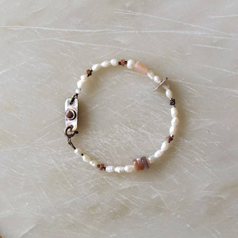 Braune Rohdiamanten Und Perlen Armband - Einzigartiges von JuvelartoMano