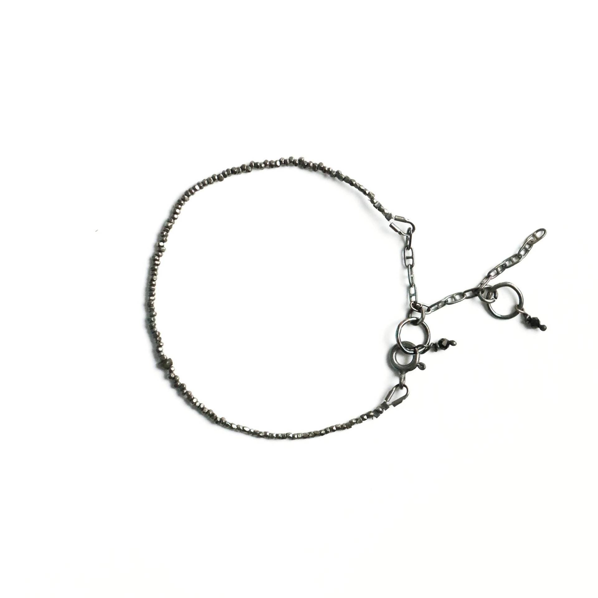 Micro Silber Armband Rohdiamant, Schwarzer Onyx Und Silberperlen Micro Silber Armband Rohdiamant, Schwarzer Onyx Und Silberperlen von JuvelartoMano