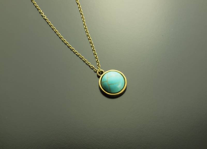 Kette Blauer Howlith Türkis Imitat Edelstein Cabochon Anhänger Silbern Golden Bronze von JuvelatoStones