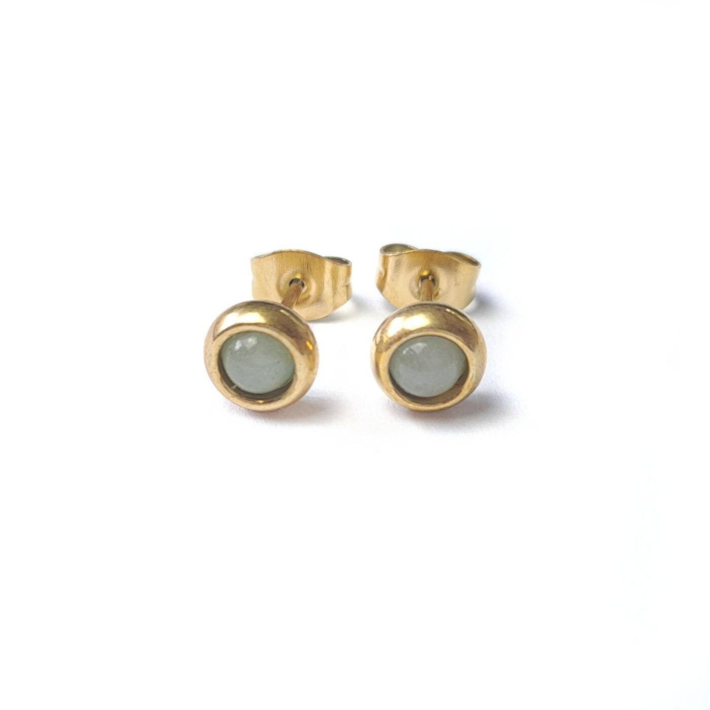 Kleine Ohrstecker Mit Edelstein Cabochons, Aventurin, 4 Mm Kleine Ohrstecker Mit Edelstein Cabochons, Aventurin, 4 Mm von JuvelatoStones