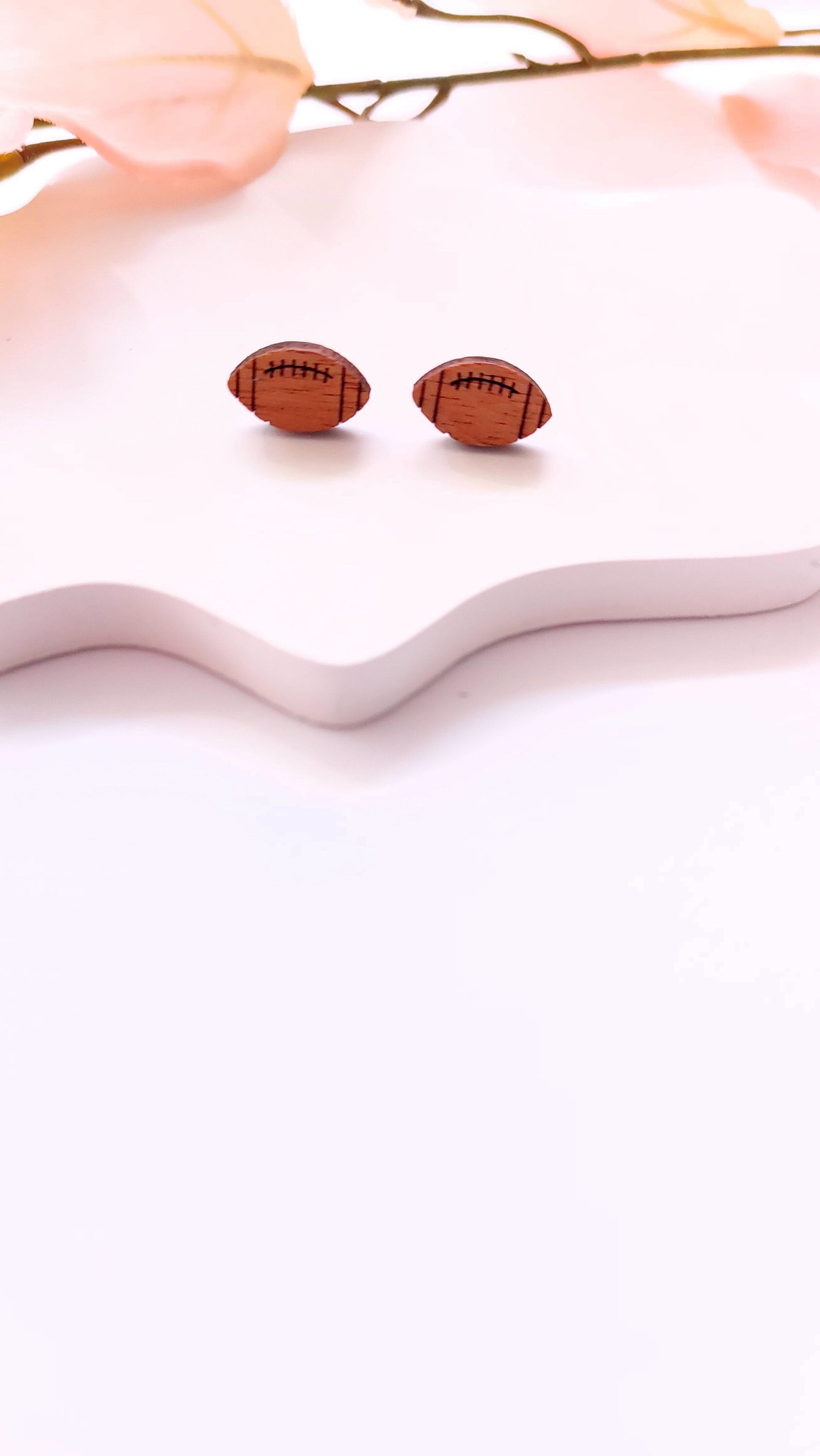 Ohrstecker Ball American Football Rugby Holz Ohrringe Stecker von JuvelatoStore