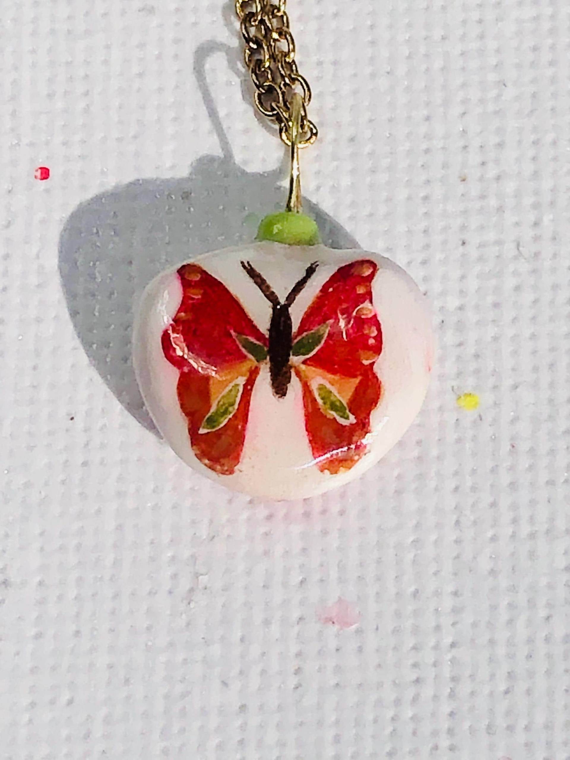 Handgemachter, Handbemalter Fimo-Anhänger - Schmuckunikat Für Mädchen Und Frauen Schmetterling- Süßer Charm Auch Als Geschenk Handgemachter, Handbemalter Fimo-Anhänger - Schmuckunikat Für Mädchen Und Frauen Schmetterling- Süßer Charm Auch Als Geschenk von JuveloPorVi