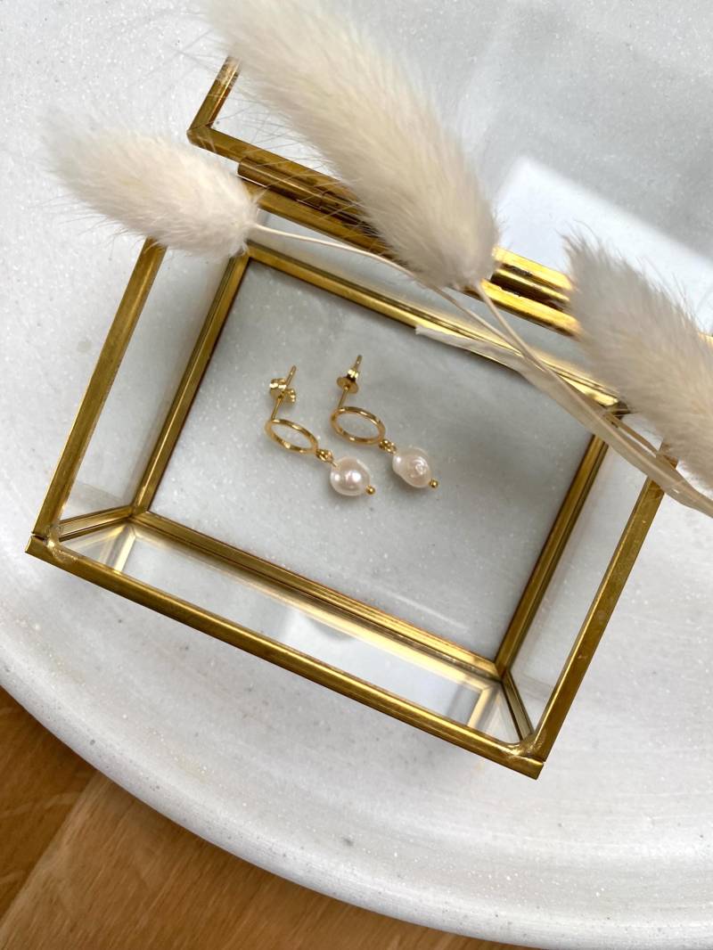 Hängeohrring Mit Süßwasserperle 18K Vergoldet Edel Braut Schmuck Brautjungfer Perlen Ohrring Handgefertigt Sterlingsilber Hängeohrring Mit Süßwasserperle 18K Vergoldet Edel Braut Schmuck Brautjungfer Perlen Ohrring Handgefertigt Sterlingsilber von JuweLara