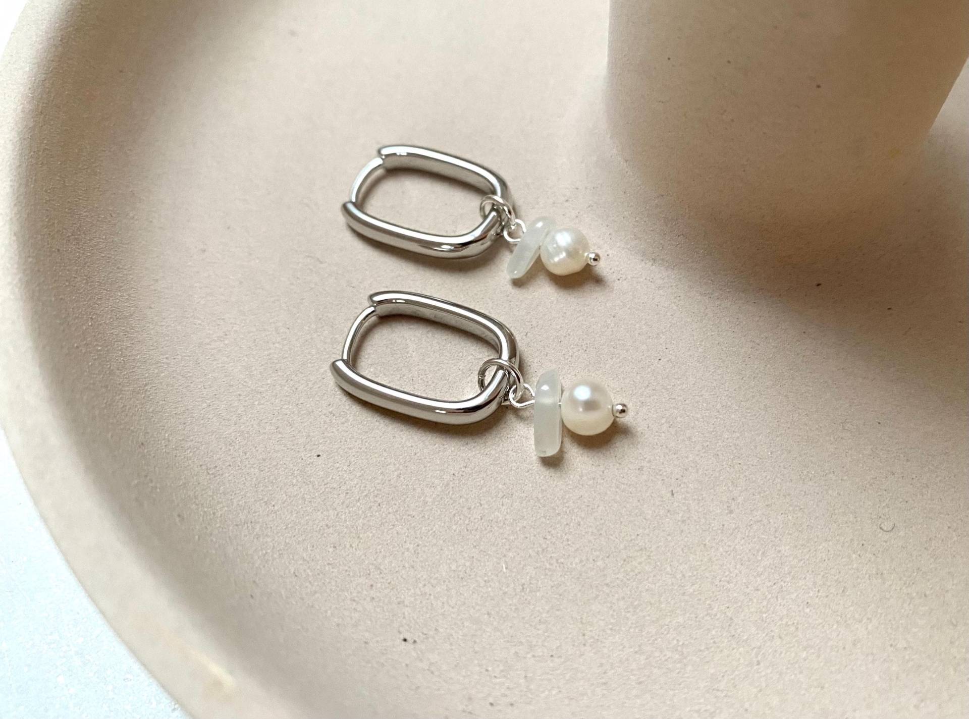 Rechteckige Creolen Mit Anhänger Perle Und Mondstein 925 Silber Edel Hängeohrringe Eckig Perlenohrringe Hängend Silber von JuweLara