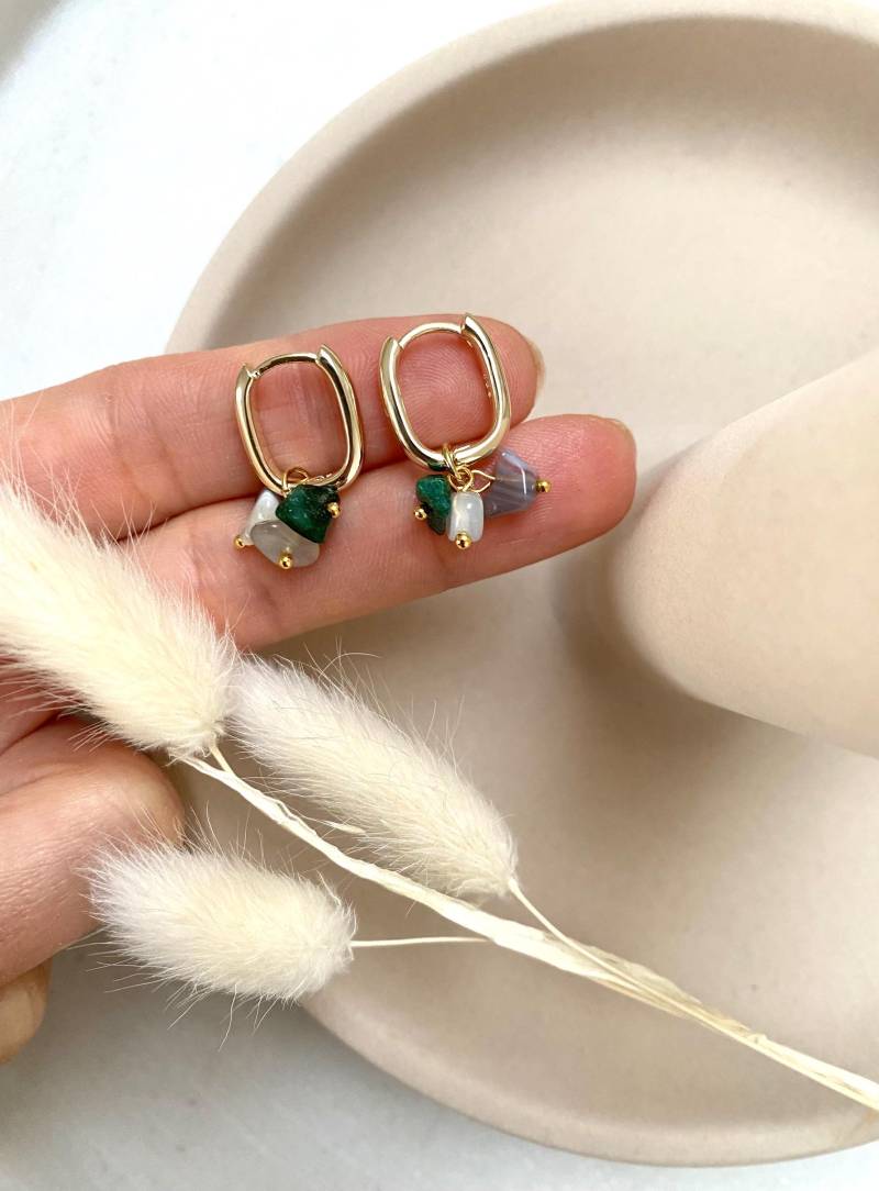 Rechteckige Creolen Mit Edelsteinanhänger 14K Vergoldet Edel Hängeohrringe Eckig Gold Huggies Handgemachte Statement Ohrringe Rechteckige Creolen Mit Edelsteinanhänger 14K Vergoldet Edel Hängeohrringe Eckig Gold Huggies Handgemachte Statement Ohrringe von JuweLara