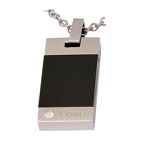 Ein eleganter Anhänger mit Gravur mit Kette von Juwelier Schönschmied