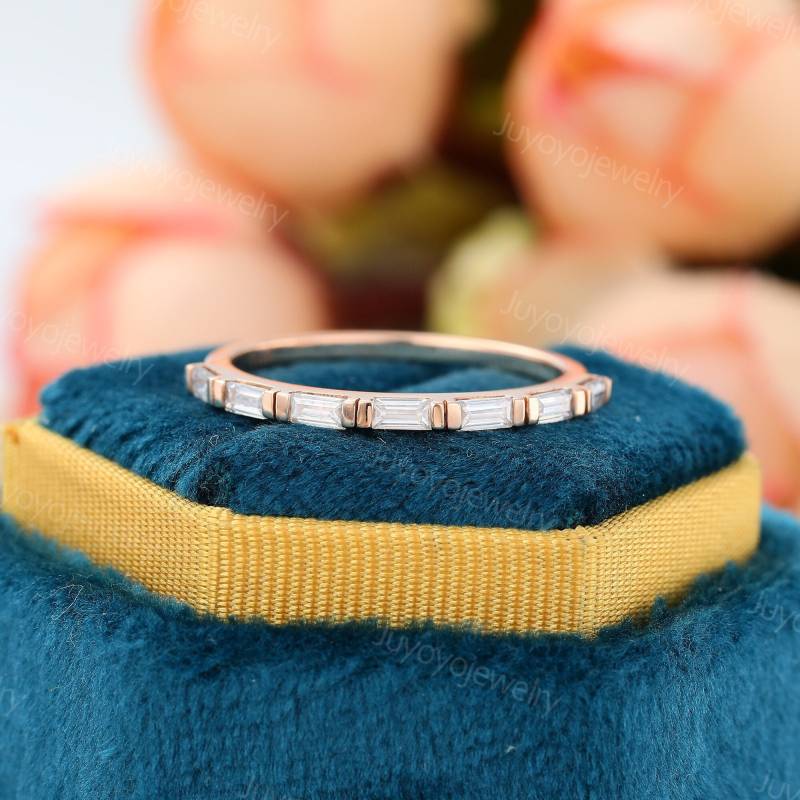 Einzigartige Baguette Geschnitten Moissanite Ring Roségold Frauen Halbe Ewigkeit Ehering Zierlicher Brautring Jahrestag Geschenk Für Sie von Juyoyojewelry