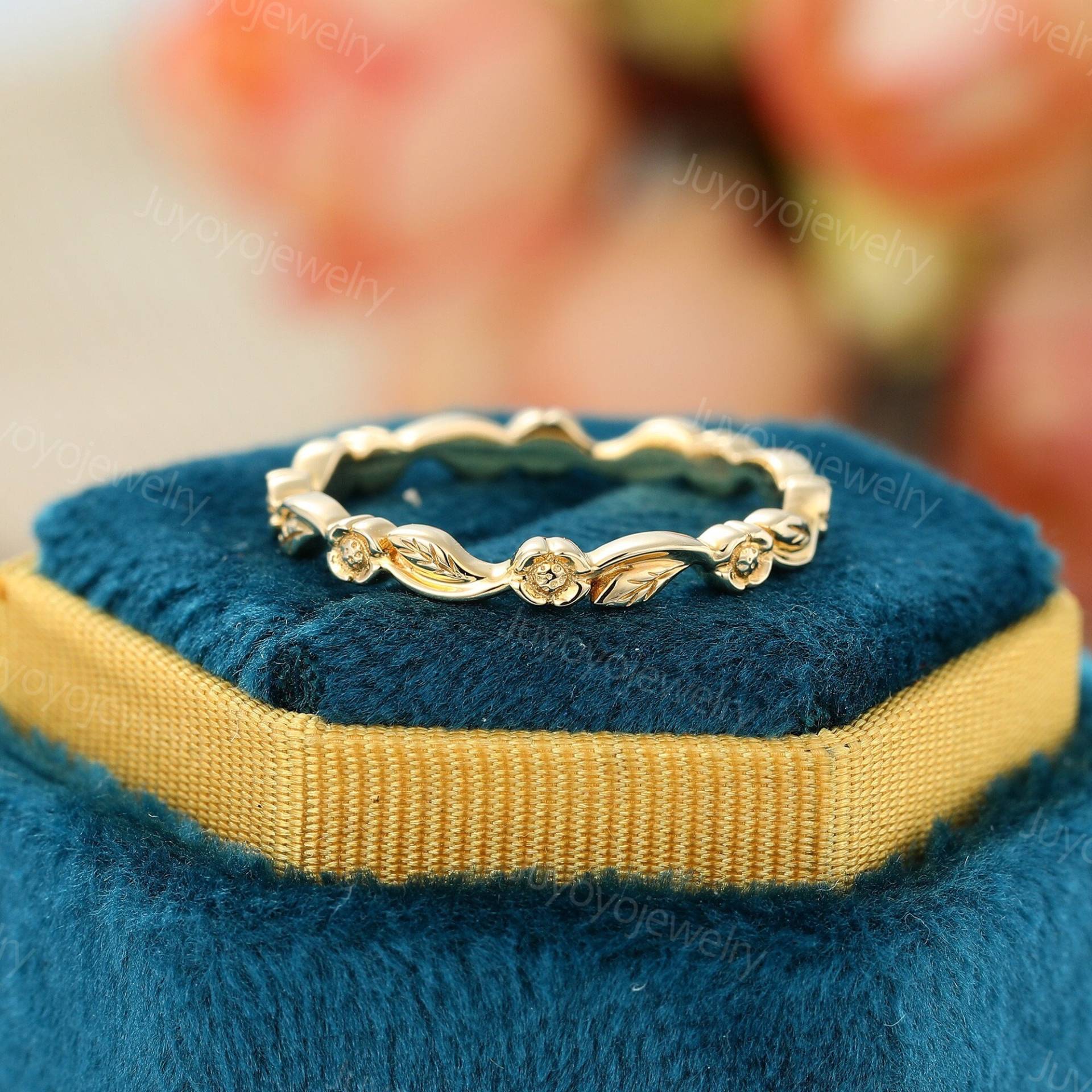 Vintage Solid Gold Ehering 14K Gelbgold Trauring Frauen Blumenring Passend Stapelbarer Ring Schlichter Jahrestag Geschenk Für Sie von Juyoyojewelry