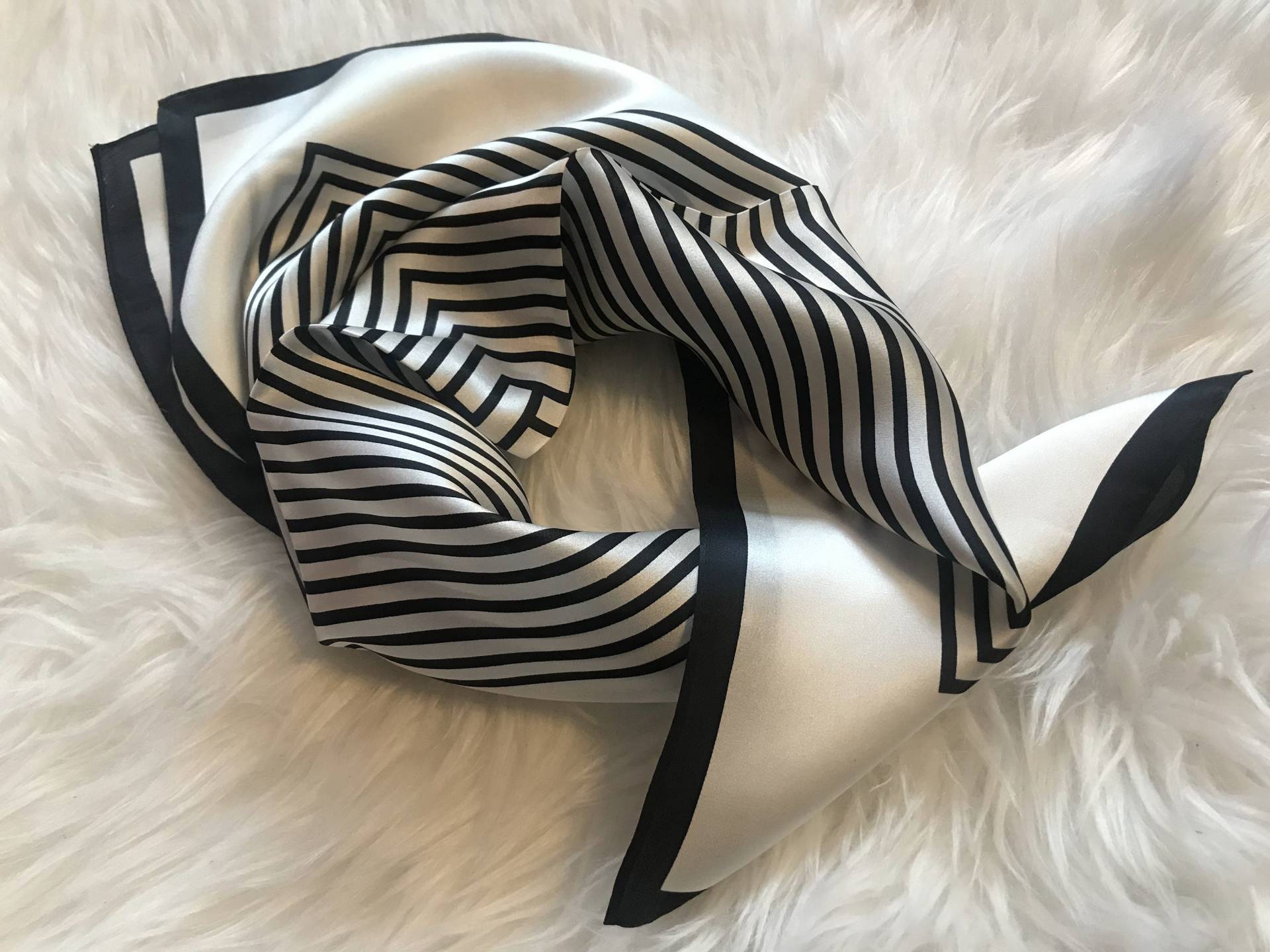 16B# 100% Silk Scarf Elegant Woman Square Neu Gift 5353cm Bag Head Turban 16B# 100% Silk Scarf Elegant Woman Square Neu Gift 5353cm Bag Head Turban von JyAccessoires