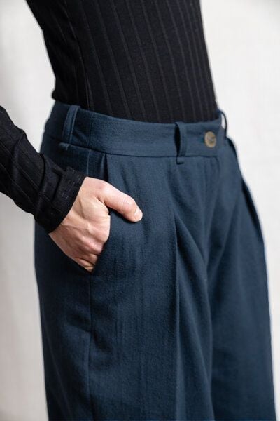 Jyoti - Fair Works Hose Meghana von Jyoti - Fair Works