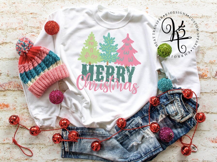 Merry Christmas Tree/Weihnachtsshirt Süßes Sweatshirt Crewneck Unisex Grafik Frohe Weihnachten Trendy Bella + Canvas von K5designsVA