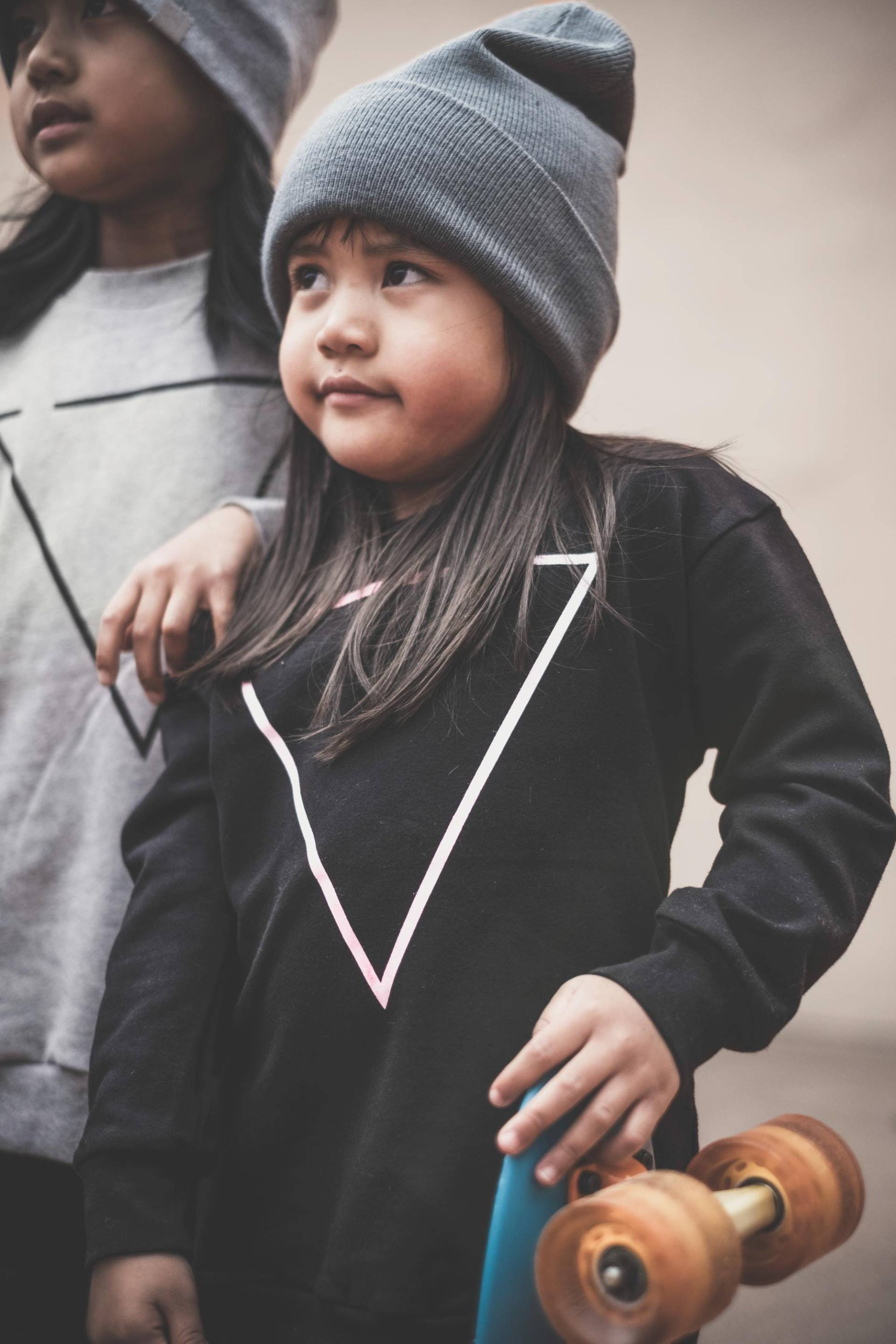Miyabi - Unisex Oversized Sweatshirt in Schwarz Miyabi - Unisex Oversized Sweatshirt in Schwarz von KABUKIIkinder