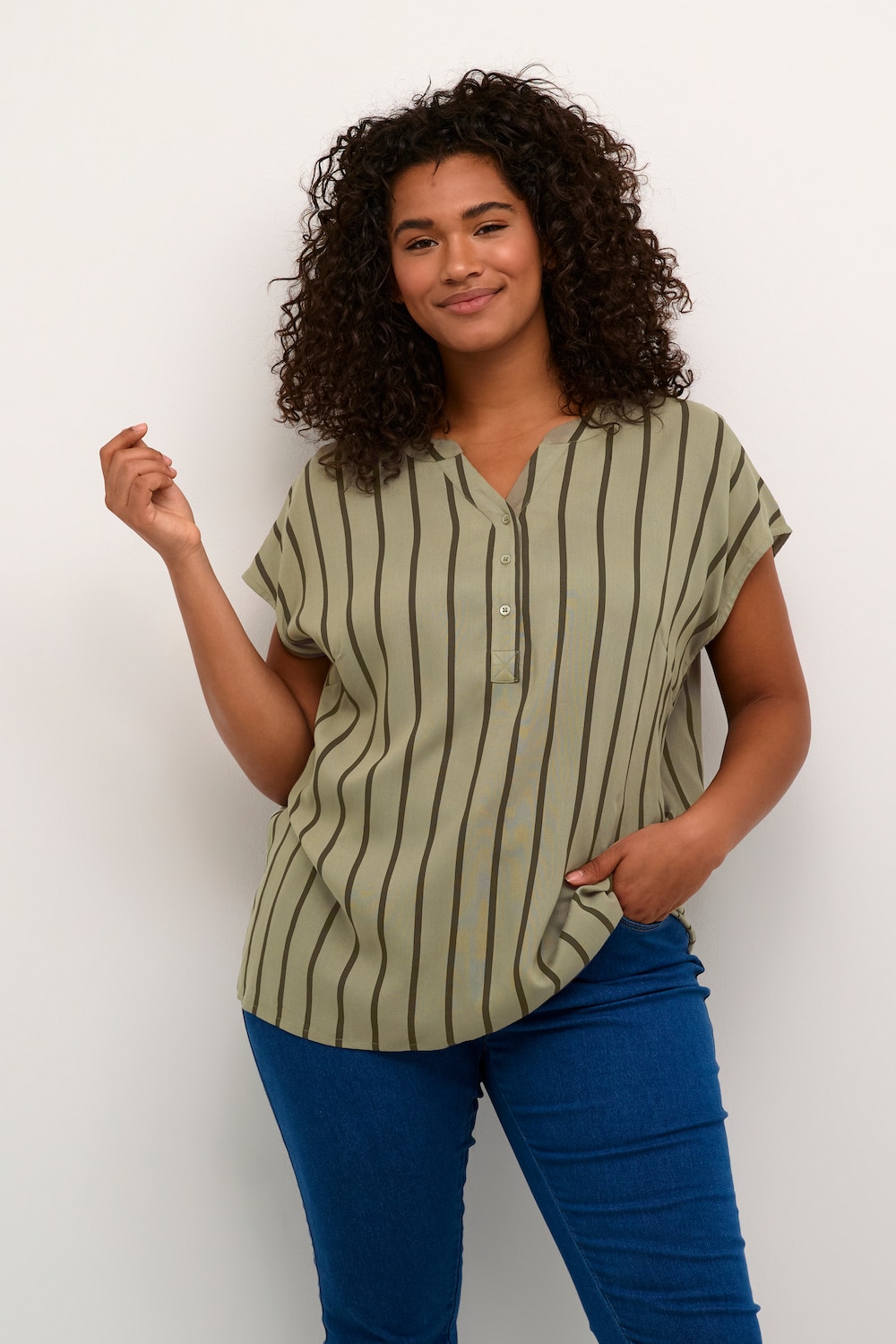 Große Größen Ärmellose Bluse Regular fit, Damen, grau, Größe: 54, Viskose, Happy Size DE Women von KAFFE Curve