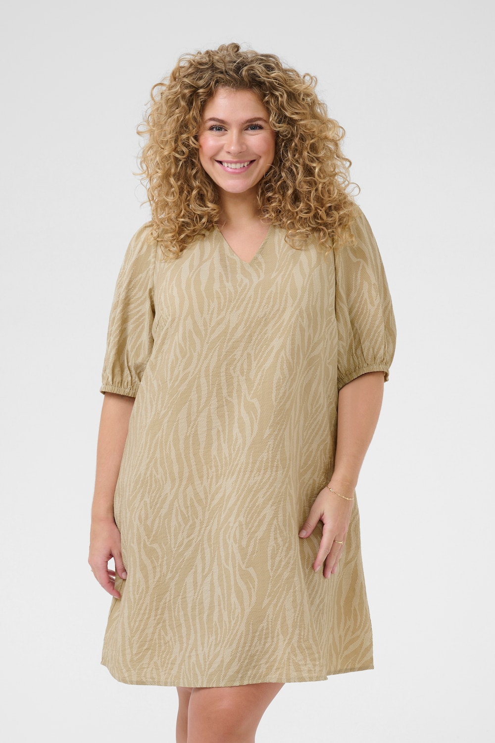 Große Größen Kleid A-shape, Damen, beige, Größe: 44, Viskose/Nylon, Happy Size DE Women von KAFFE Curve