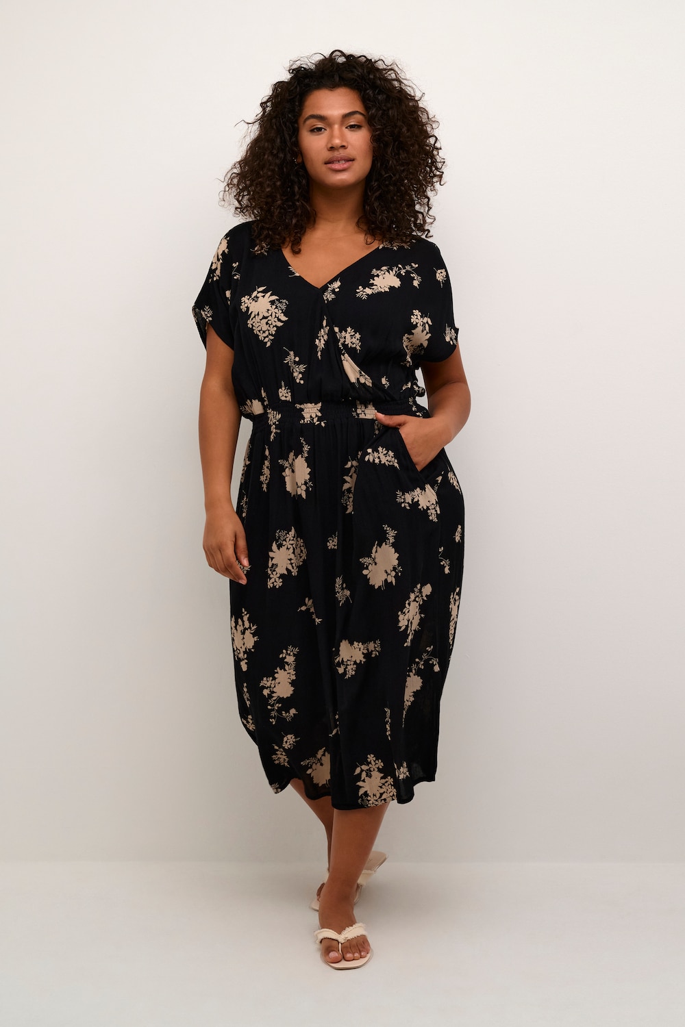 Große Größen Kleid Regular fit, Damen, schwarz, Größe: 44, Viskose, Happy Size DE Women von KAFFE Curve