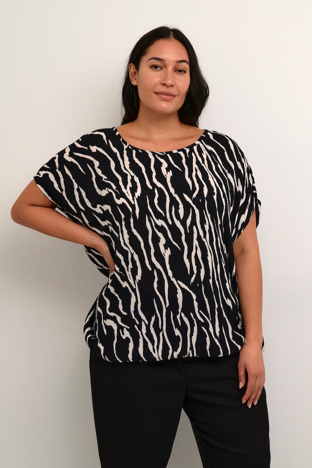 Große Größen Kurzarm-Bluse Loose fit, Damen, schwarz, Größe: 44, Viskose, Happy Size DE Women von KAFFE Curve
