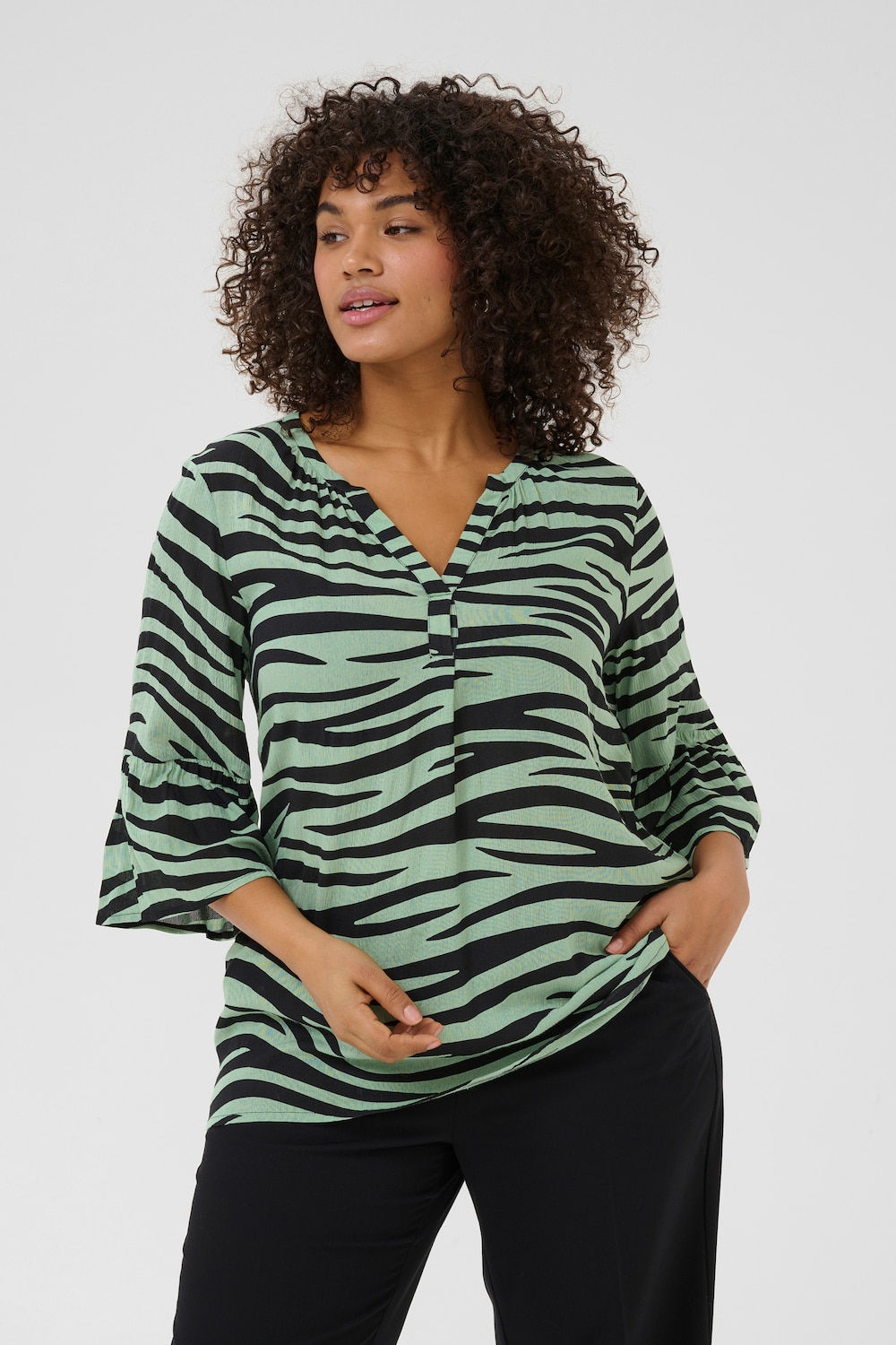 Große Größen Kurzarm-Bluse Regular fit, Damen, grün, Größe: 54, Viskose, Happy Size DE Women Große Größen Kurzarm-Bluse Regular fit, Damen, grün, Größe: 54, Viskose, Happy Size DE Women von KAFFE Curve