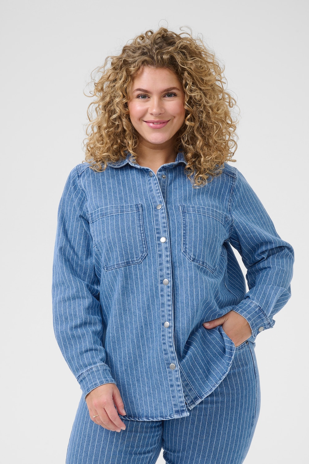 Große Größen Kurzarmhemd Loose fit, Damen, blau, Größe: 46, Baumwolle/Polyester, Happy Size DE Women Große Größen Kurzarmhemd Loose fit, Damen, blau, Größe: 46, Baumwolle/Polyester, Happy Size DE Women von KAFFE Curve