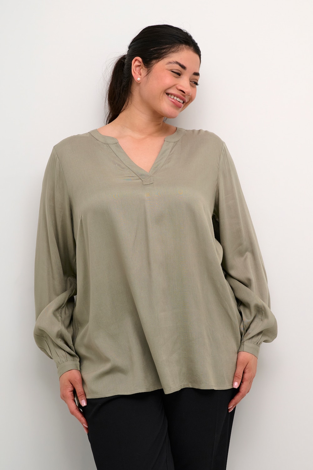 Große Größen Langarm-Bluse Regular fit, Damen, grau, Größe: 44, Viskose, Happy Size DE Women Große Größen Langarm-Bluse Regular fit, Damen, grau, Größe: 44, Viskose, Happy Size DE Women von KAFFE Curve