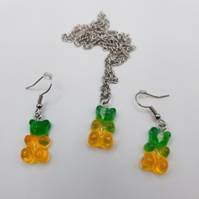 Grüne Und Gelbe Gummibär Halskette Ohrringe Set Grüne Und Gelbe Gummibär Halskette Ohrringe Set von KAIkreateandinspire