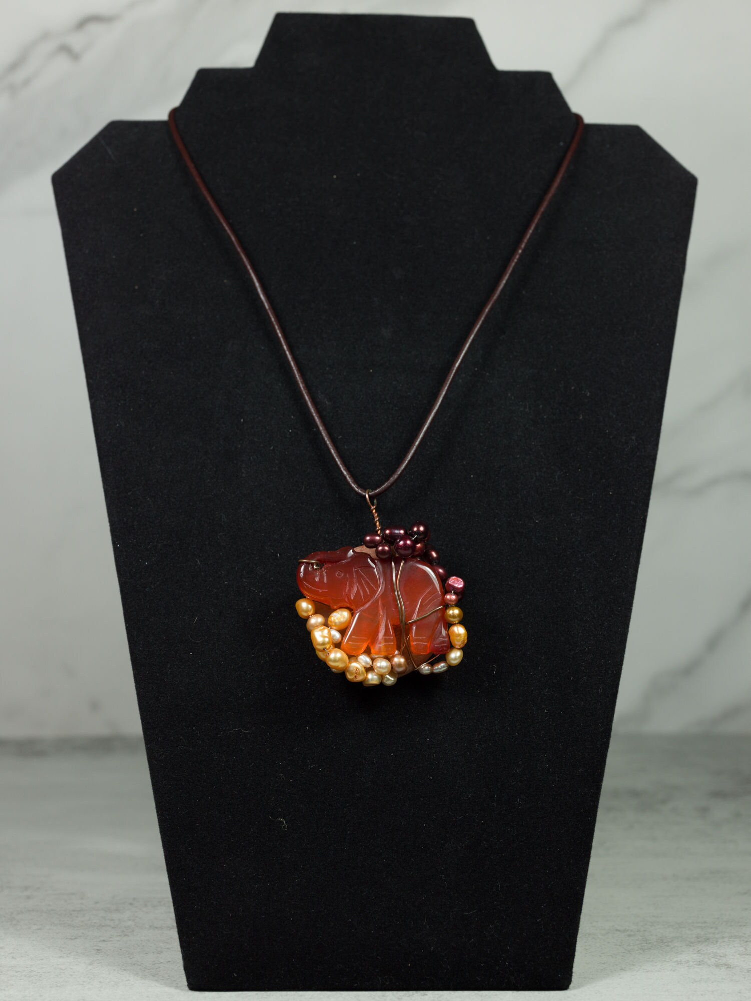 Karneol Elefantenanhänger Mit Süsswasserperlen | Handmade Schmuck Karneol Elefantenanhänger Mit Süsswasserperlen | Handmade Schmuck von KAKART