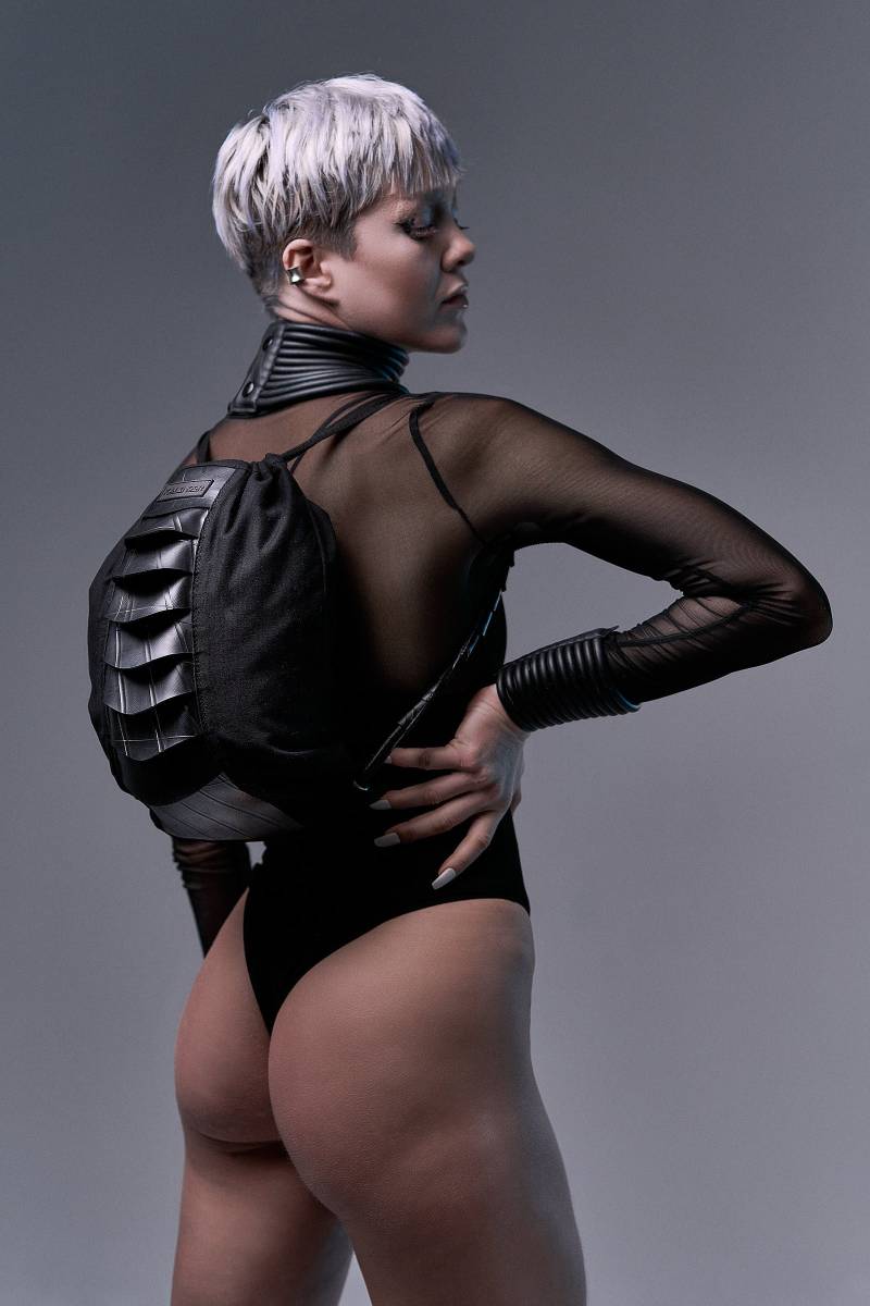 Recycelte Gummi-Seiltasche Cyberpunk Vegan Streetwear Mit Verstecktasche von NoralyCyberesque