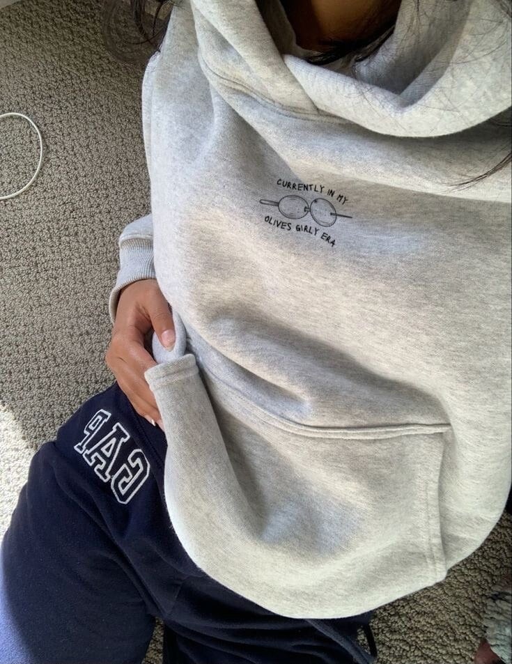 Currently in My Olives Girly Era Hoodie/Lover Pinterest Aesthetic Oversized Minimalist Pullover Best Friend Gift von KALOStudios