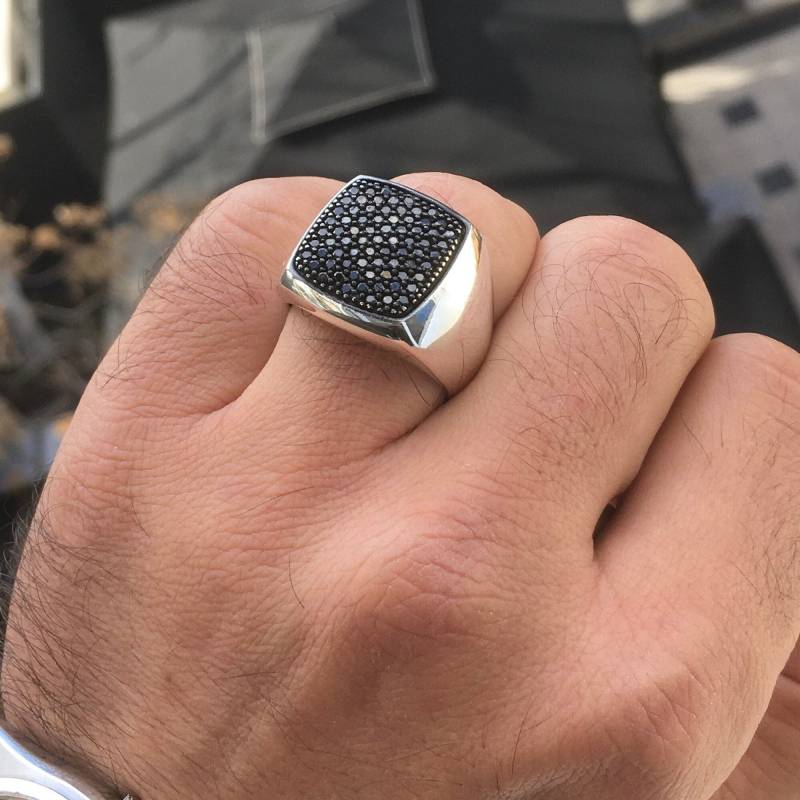 sterling Silber Herren Pave Signet Ring Black Diamond Handwerker Designer Schmuck von KaraDeluxe