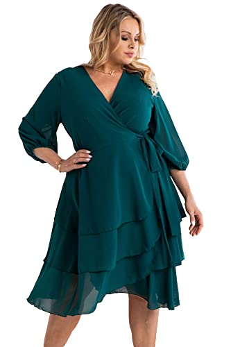 KARKO - Chiffon Kleid NARCYZA I Übergröße (Plus Size) I Oben Eng Anliegend, Unten Schwingend I Dekolleté in Wickeloptik I Puffärmel mit 3/4 -Länge I an der Seite Gebunden I Flaschengrün - gr. 46 von KARKO