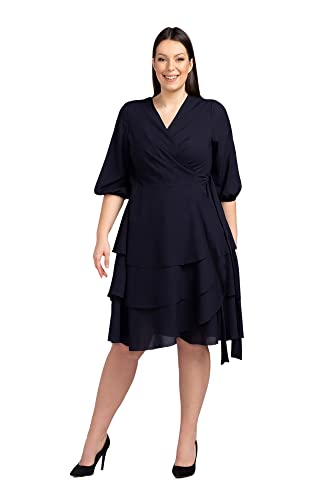 KARKO - Chiffon Kleid NARCYZA I Übergröße (Plus Size) I Oben Eng Anliegend, Unten Schwingend I Dekolleté in Wickeloptik I Puffärmel mit 3/4 -Länge I an der Seite Gebunden I Marineblaue - gr. 44 von KARKO