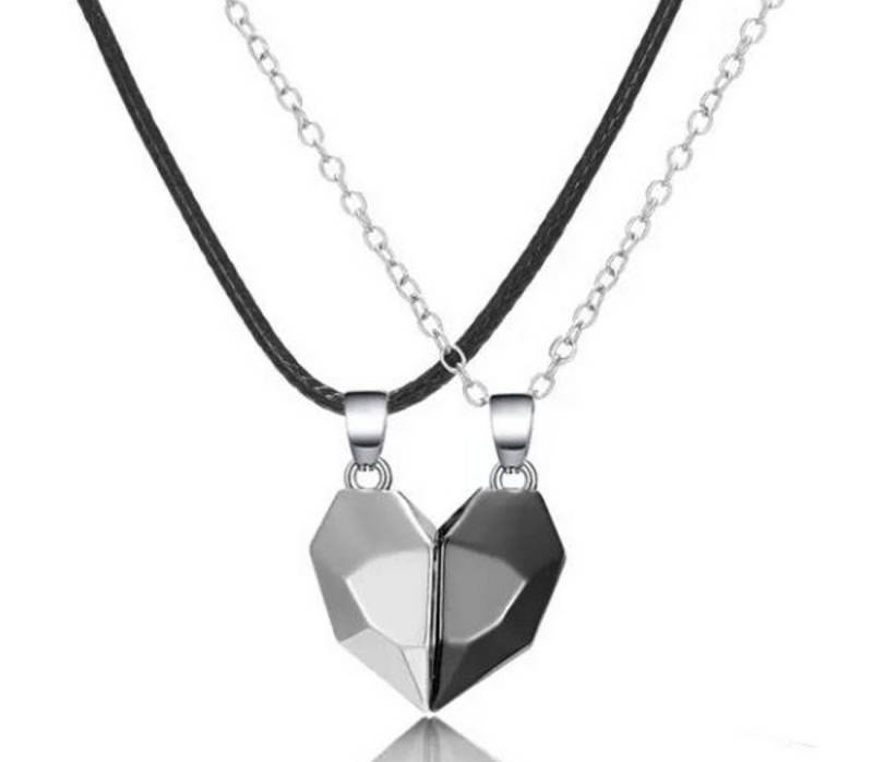 KARMA Freundschaftskette Partnerketten Herz Hälften magnetisch Edelstahl Pärchenschmuck (Geschenk Verlobung Hochzeit, 4-tlg., Schmuck Liebe Halskette), Freundschaft Liebe Halsketten Herz silber schwarz von KARMA