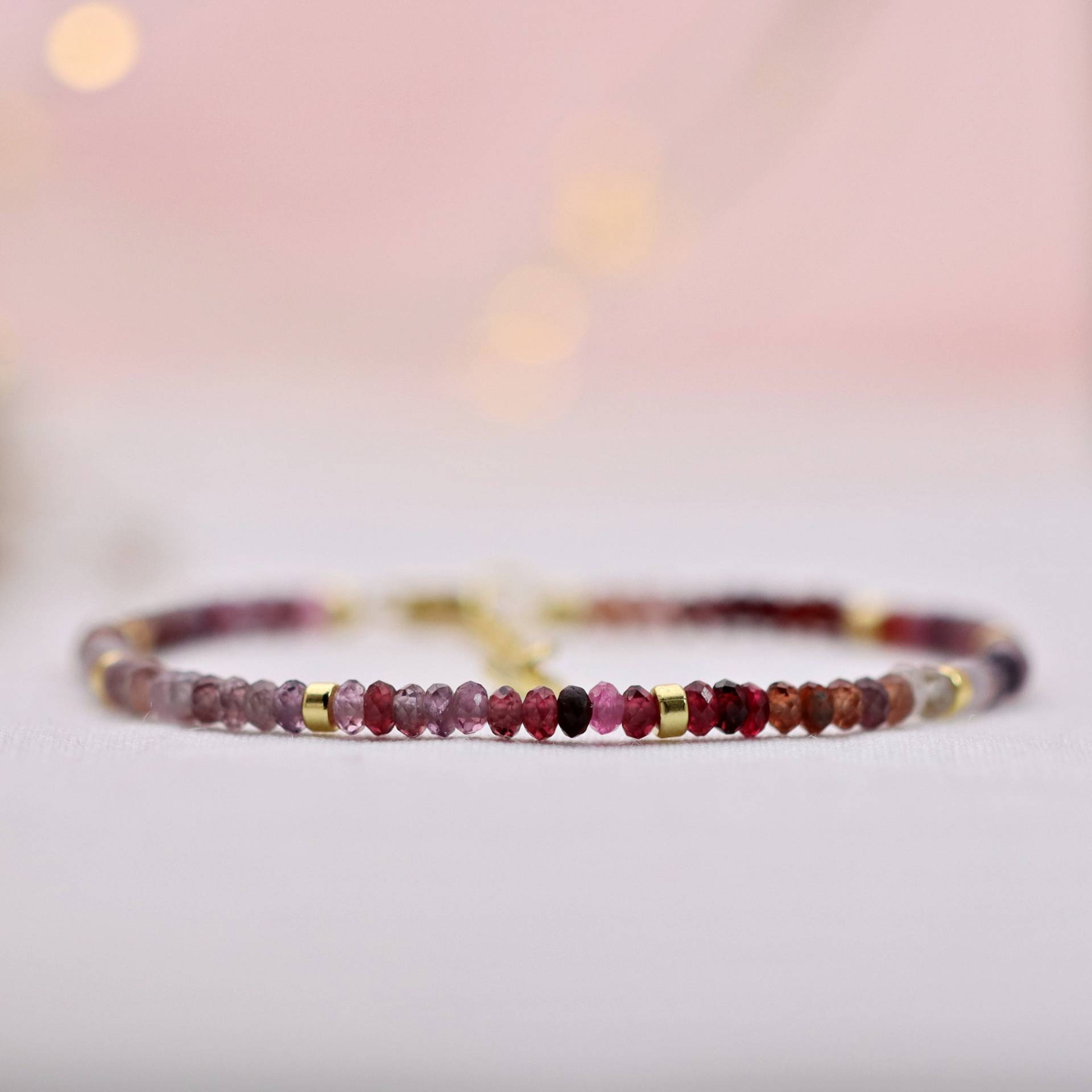 Filigranes Armband Aus Spinell, Multicolor, Verstellbar von KARYSMADeutschland