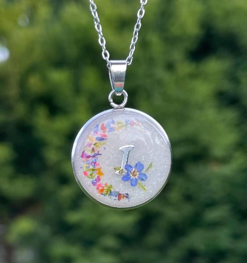 Erinnerungsschmuck Mit Muttermilch, Fell, Haare, Blüten, Trauerschmuck, Tierfellandenken, Erinnerung An Die Stillzeit Erinnerungsschmuck Mit Muttermilch, Fell, Haare, Blüten, Trauerschmuck, Tierfellandenken, Erinnerung An Die Stillzeit von KASANUmemoryinresin