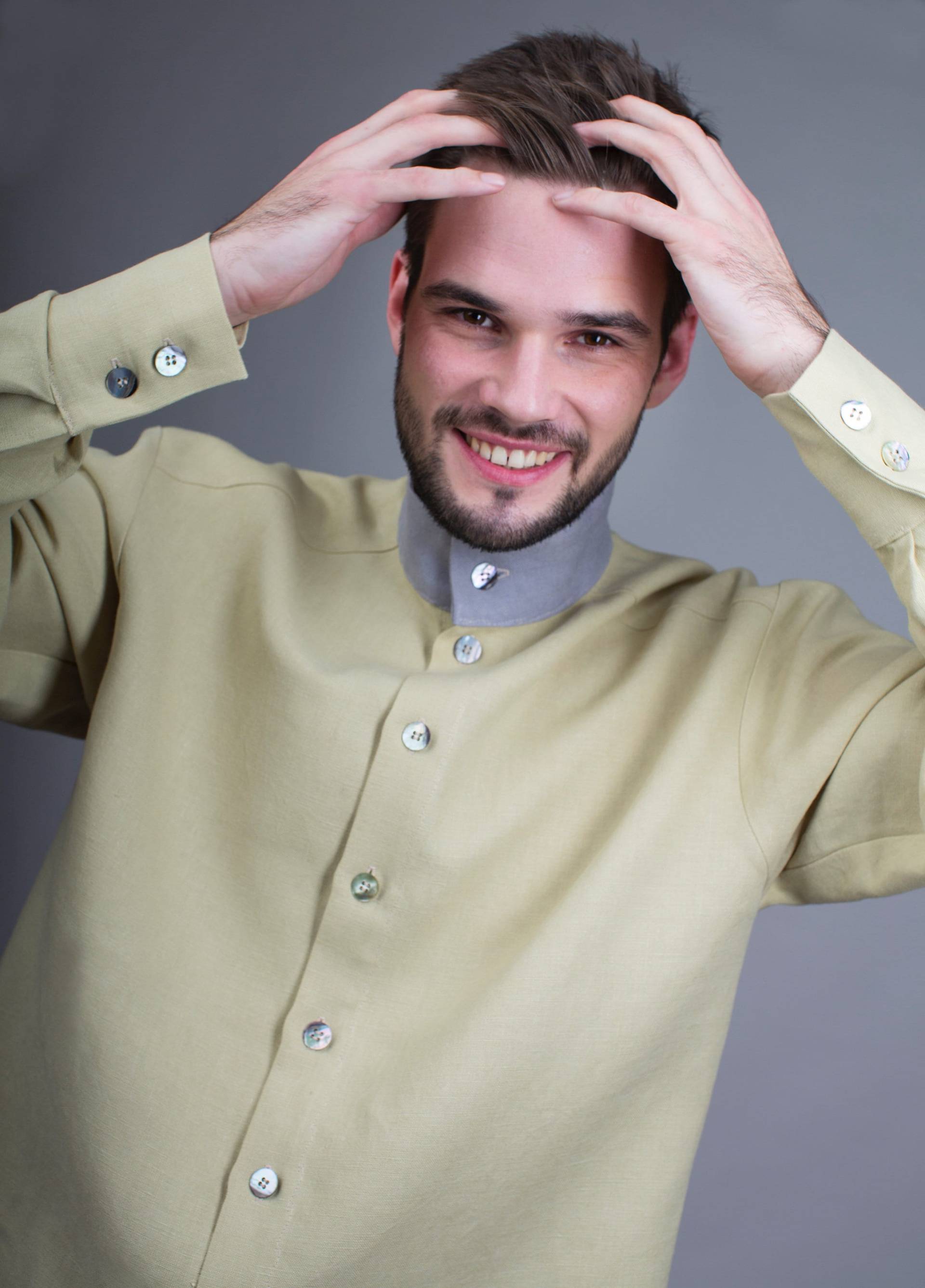 Herrenhemd Zartgrün Leinenhemd, Freundlich Edel , Männerhemd von KATRINBENDICK