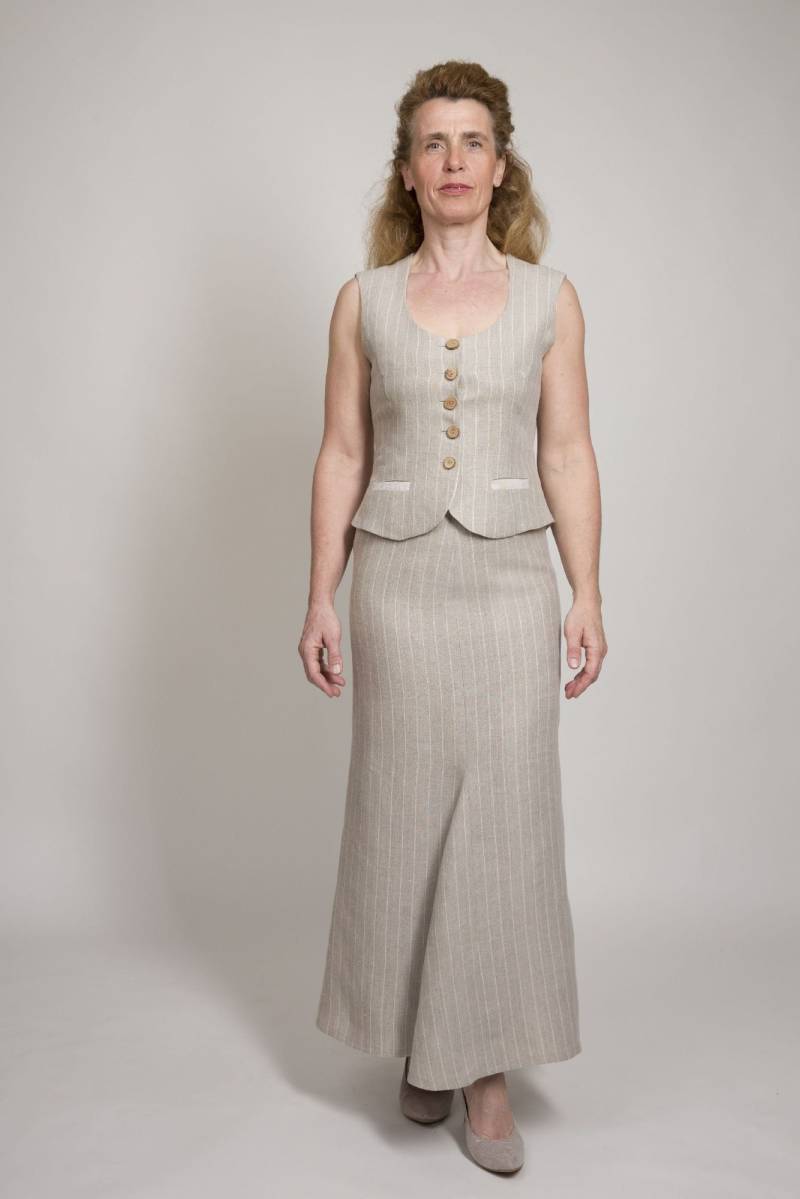 Kreidestreifen-Kostüm Mit 3-Bahnenrock, Businessmode, Weibliche Ökomode, Rock Und Weste von KATRINBENDICK