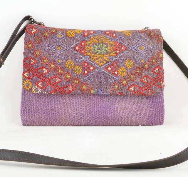 Kelim Tasche 12 X 8 Inc/29 X21cm Vintage Kelim, Ledergriffe, Umhängetasche, Handtasche, Innen Reißverschluss Baumwollfutter Kelim Tasche 12 X 8 Inc/29 X21cm Vintage Kelim, Ledergriffe, Umhängetasche, Handtasche, Innen Reißverschluss Baumwollfutter von KAUWA