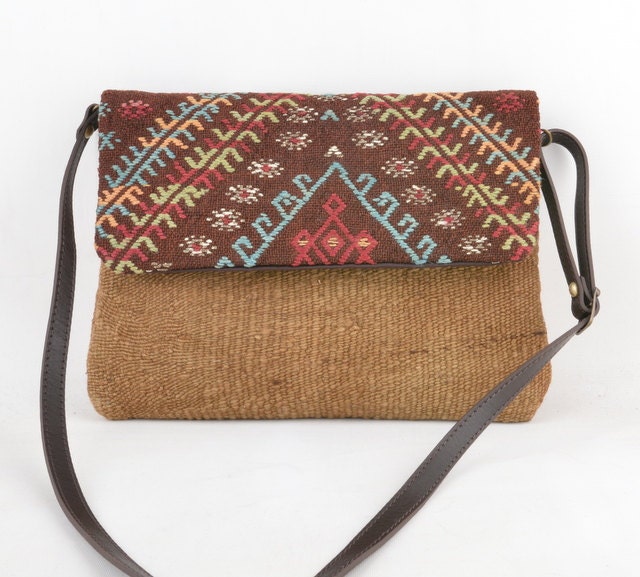 Kelim Tasche 12 X 8 Inc/29 X21cm Vintage Kelim, Ledergriffe, Umhängetasche, Handtasche, Innen Reißverschluss Baumwollfutter Kelim Tasche 12 X 8 Inc/29 X21cm Vintage Kelim, Ledergriffe, Umhängetasche, Handtasche, Innen Reißverschluss Baumwollfutter von KAUWA
