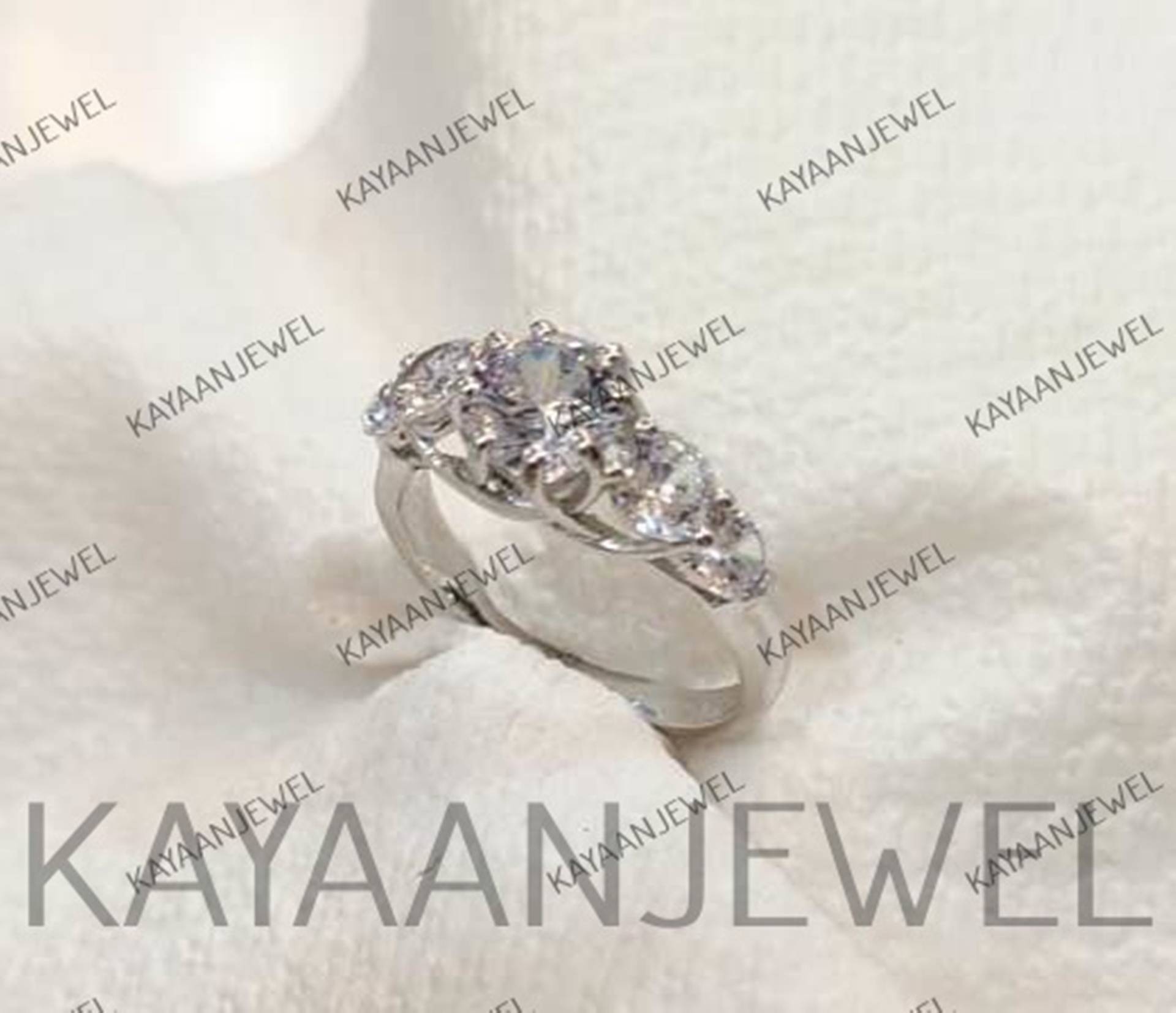 Vintage 2.5Ct Weißer Rundschliff Diamant Verlobungsring in 925 Sterling Silber, Fünf Stein Ring, Antik Verlobungsring, Geschenk Für Frauen von KAYAANJEWEL