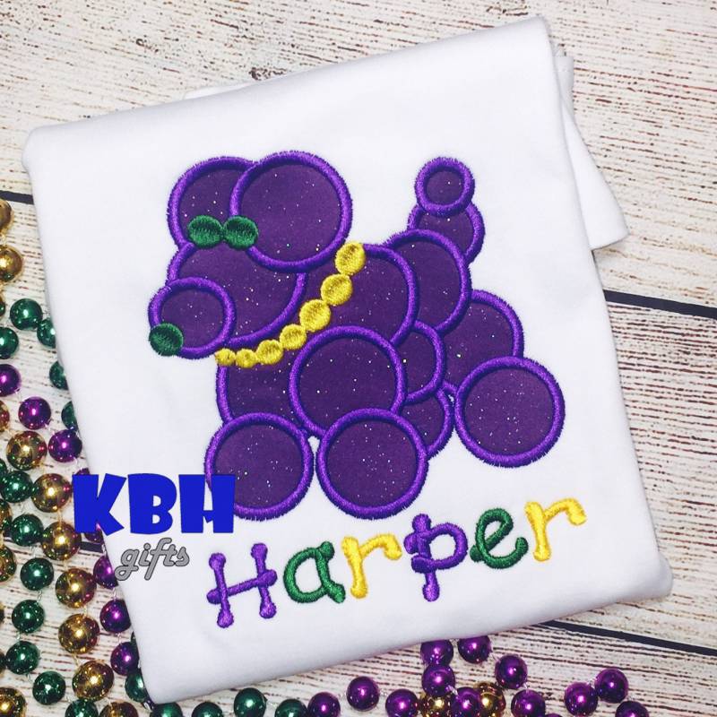 Besticktes Mardi Gras Perlen Hunde Shirt von KBHgifts
