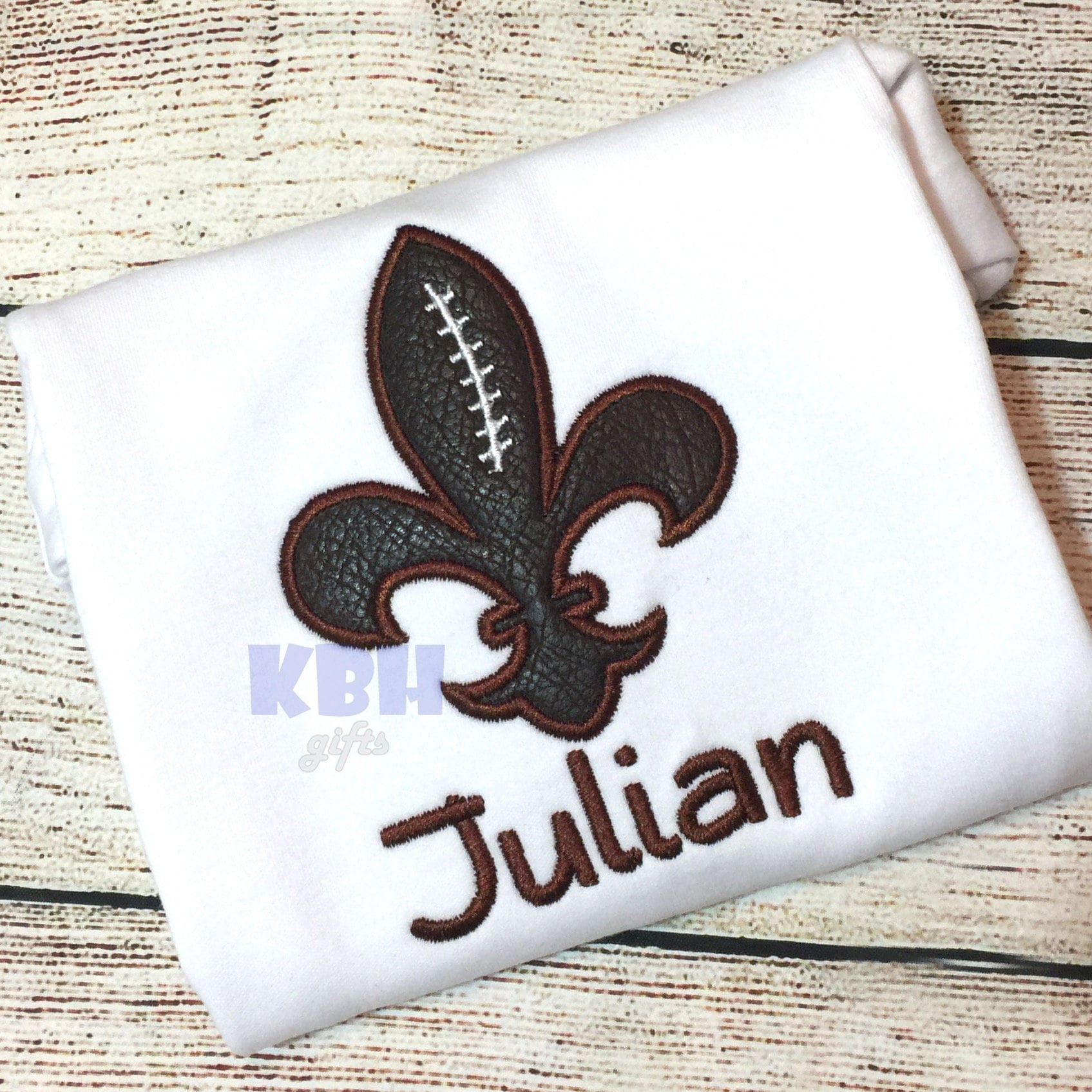 Besticktes Nola Football Fleur De Lis Shirt Oder Bodysuit von KBHgifts