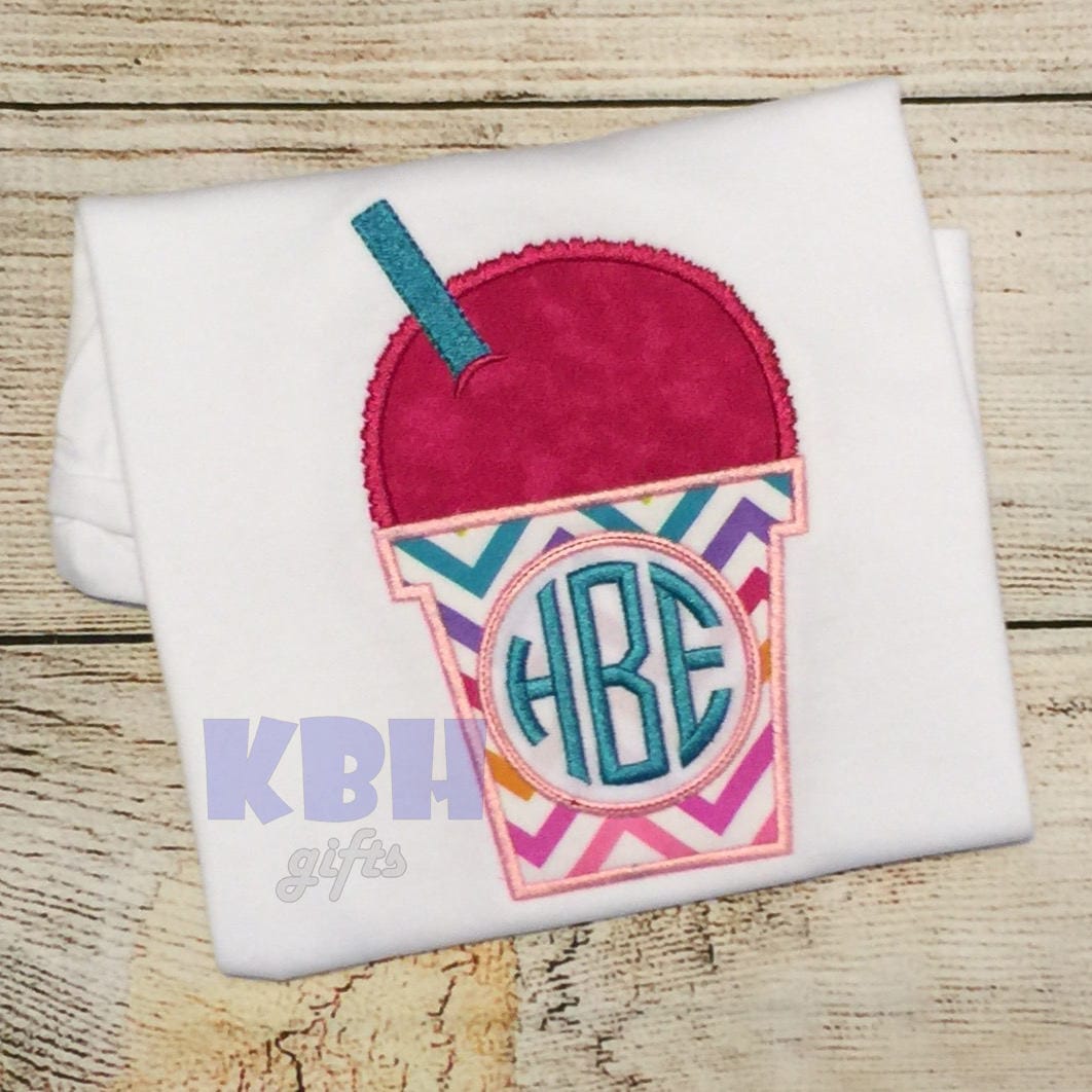 Besticktes Schneeball Shirt von KBHgifts