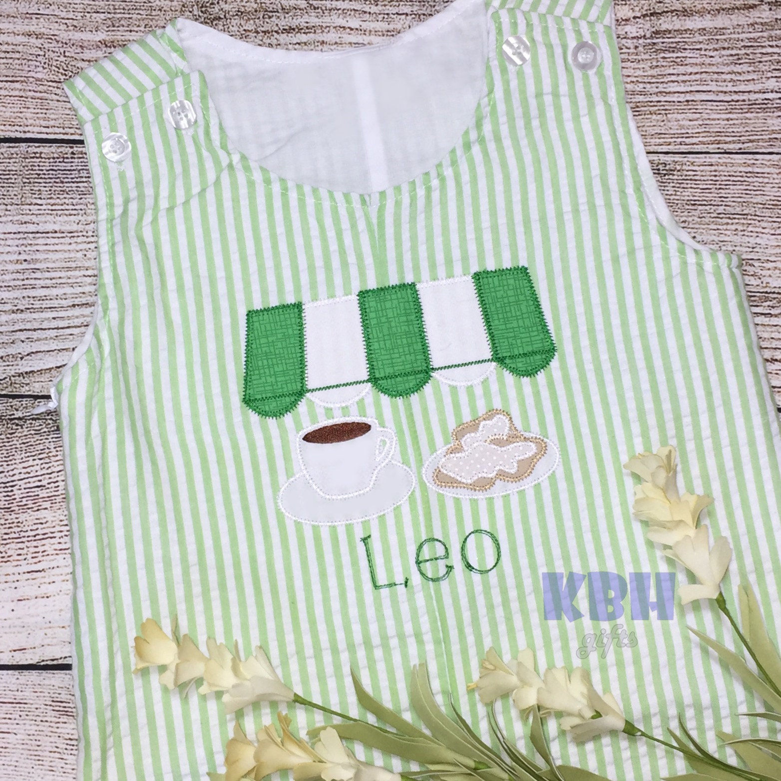 Besticktes Seersucker Beignet Jon Shirt Jonjon von KBHgifts