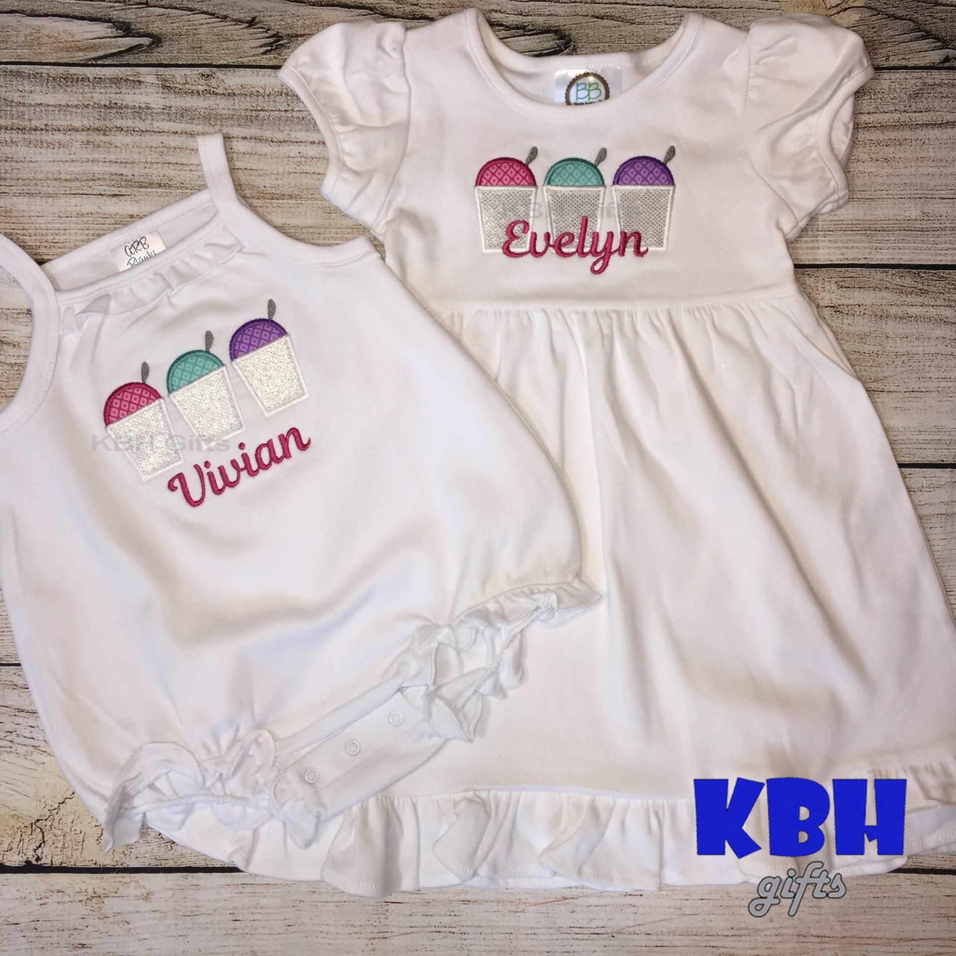 Gestickte Schneeball Schnee Kegeln Kleid Rüschen Blase von KBHgifts