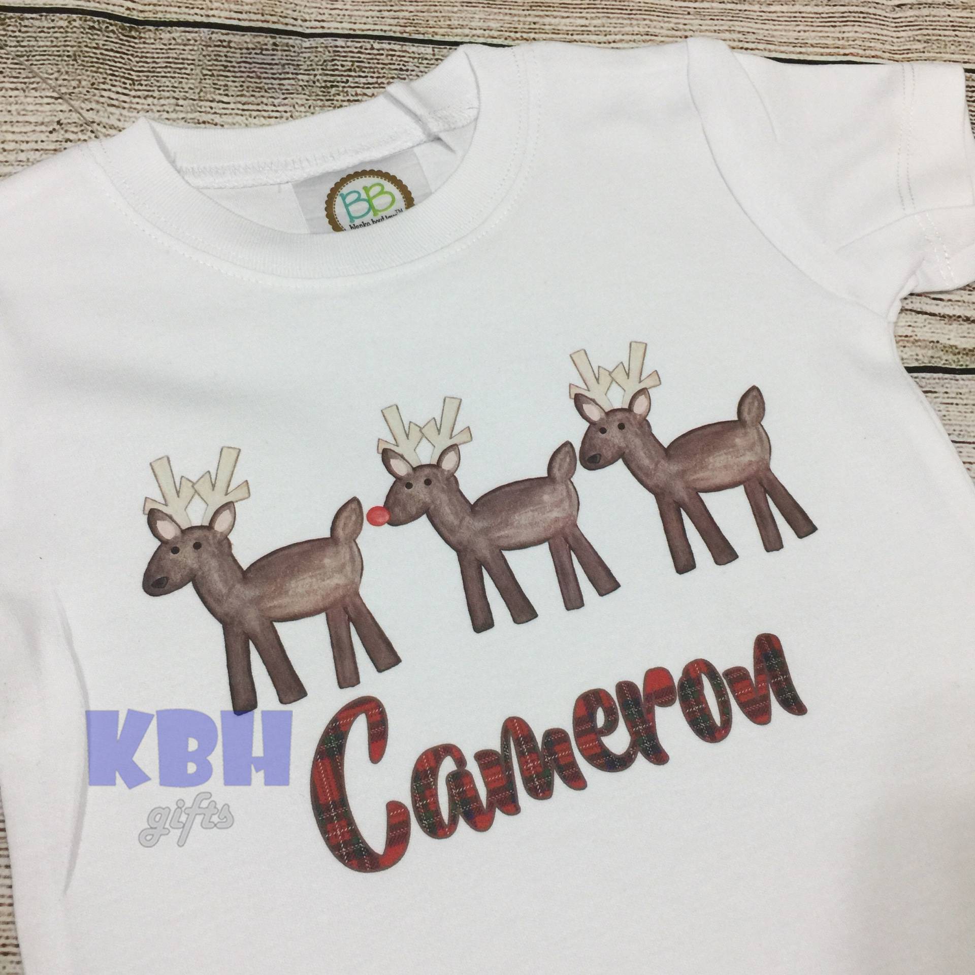Personalisierte Rentier Santa Weihnachten Shirt von KBHgifts