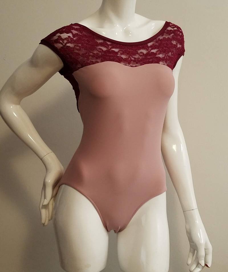 Made To Order - Trikot Mit Sweetheart Ausschnitt & Spitzenbesatz von KBLDesigns