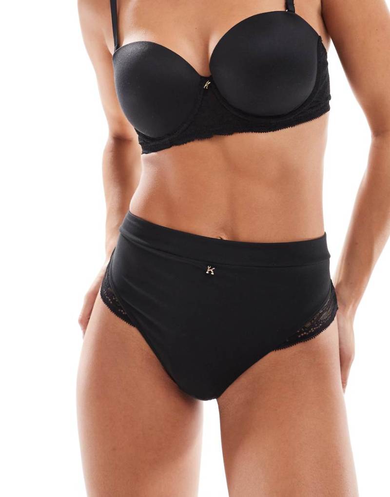 KBX - Tanga in Schwarz mit Spitzendetail von KBX