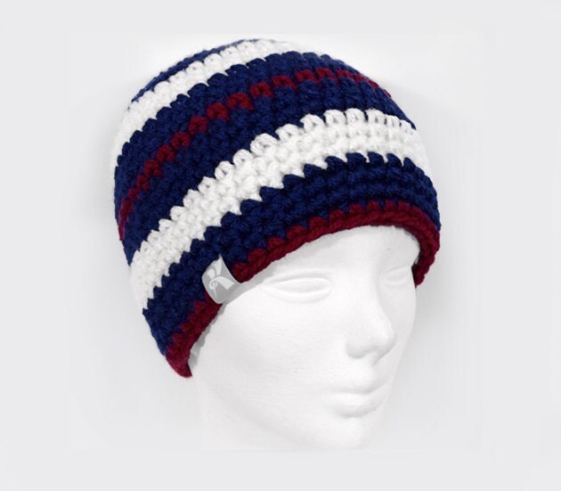 Classic Fit Mütze - Navy Blau, Burgundy & Off White Stripey Gehäkelte Wintermütze Snowboard Ski Surf Skate von KBeanies