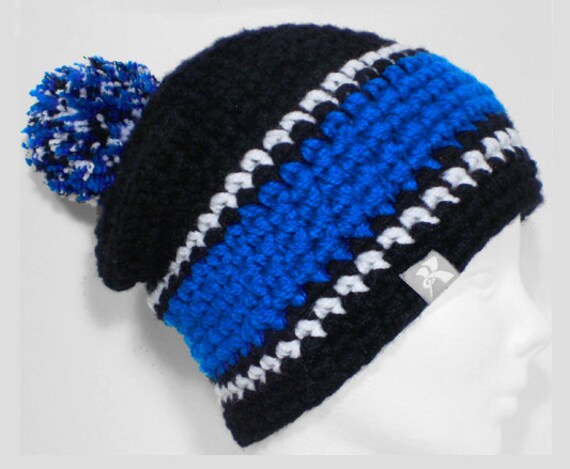 Mitte Slouchy Bommel Beanie Schwarz Royal Blau & Weiß Gestreiften Häkeln Wintermütze Snowboard Ski Surf Skate von KBeanies