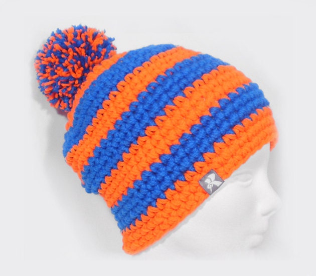 Mitte Slouchy Bommel Mütze Neonorange & Hell Blau Gestreiften Häkeln Wintermütze Snowboard Ski Surf Skate von KBeanies
