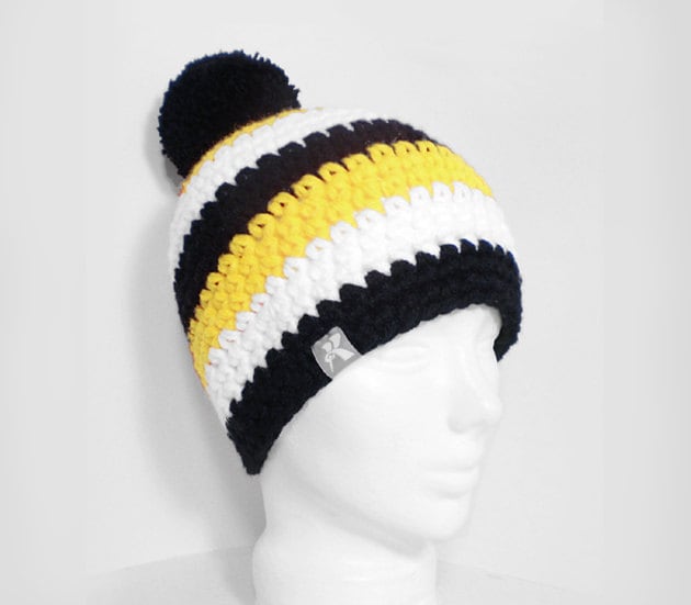 Pompon Bommel Beanie - Schwarz, Gelb Und Weiß Gestreiften Häkeln Hut Winter Snowboard Ski Surf Skate von KBeanies